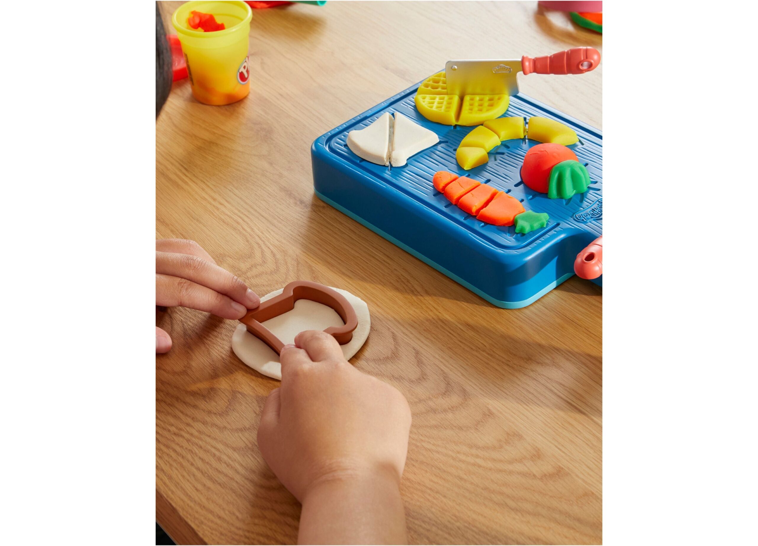 Play-Doh Little Chef Starter Set - Culinary Creative Kit - Image 2