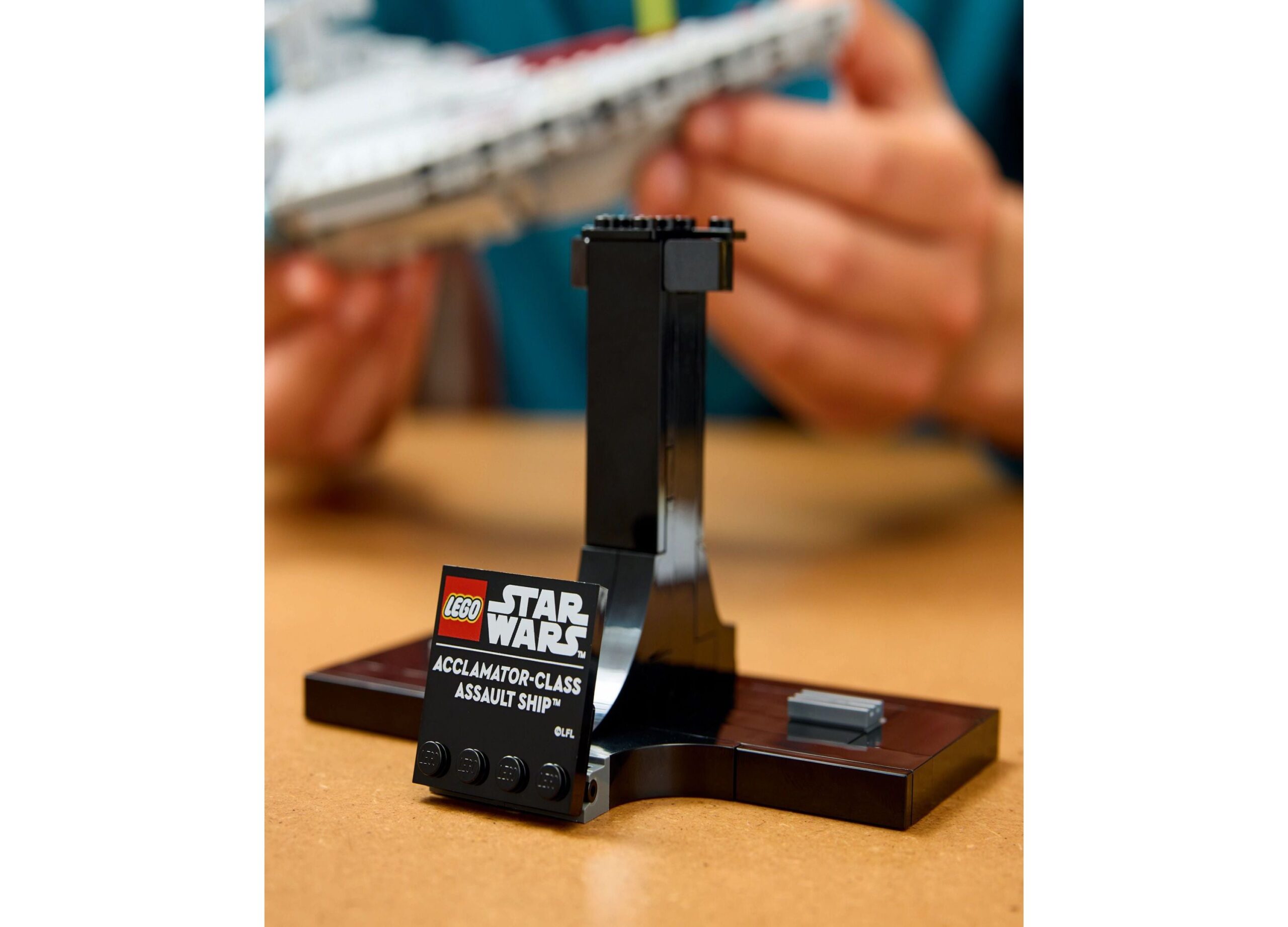 LEGO Star Wars Acclamator-Class Assault Ship Model 75404, 450-Piece Set - Image 4