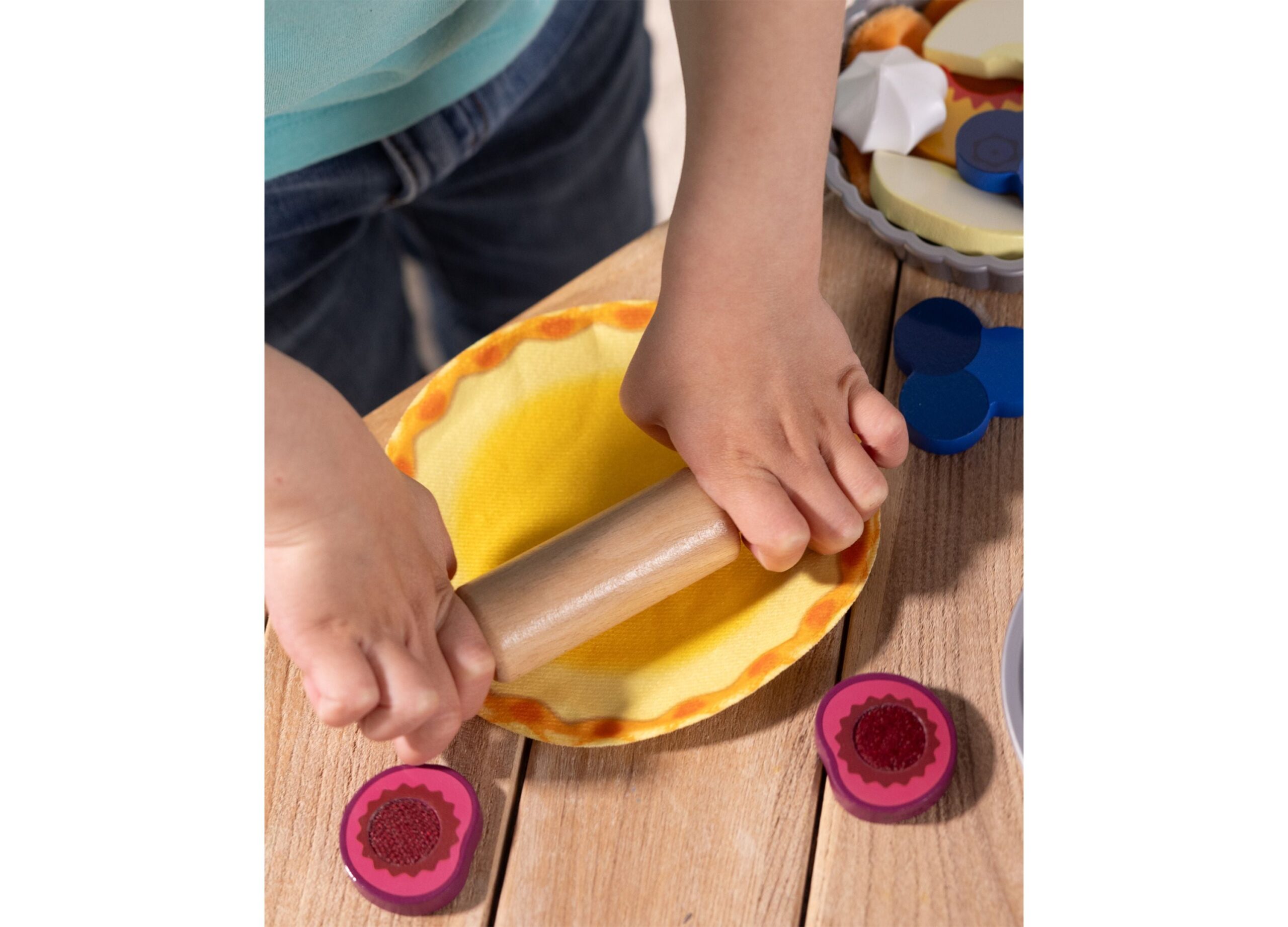 Melissa & Doug Doughlicious Cook, Bake & Serve Pretend Play Set - Image 2