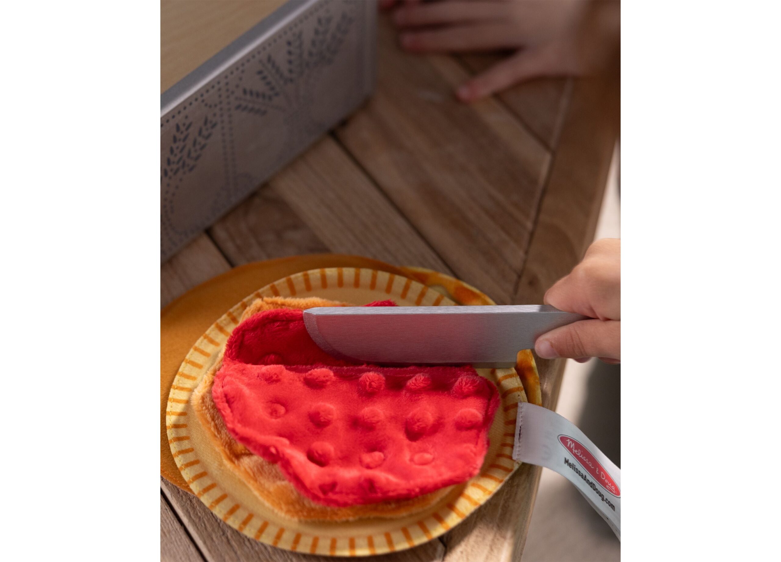 Melissa & Doug Doughlicious Cook, Bake & Serve Pretend Play Set - Image 6