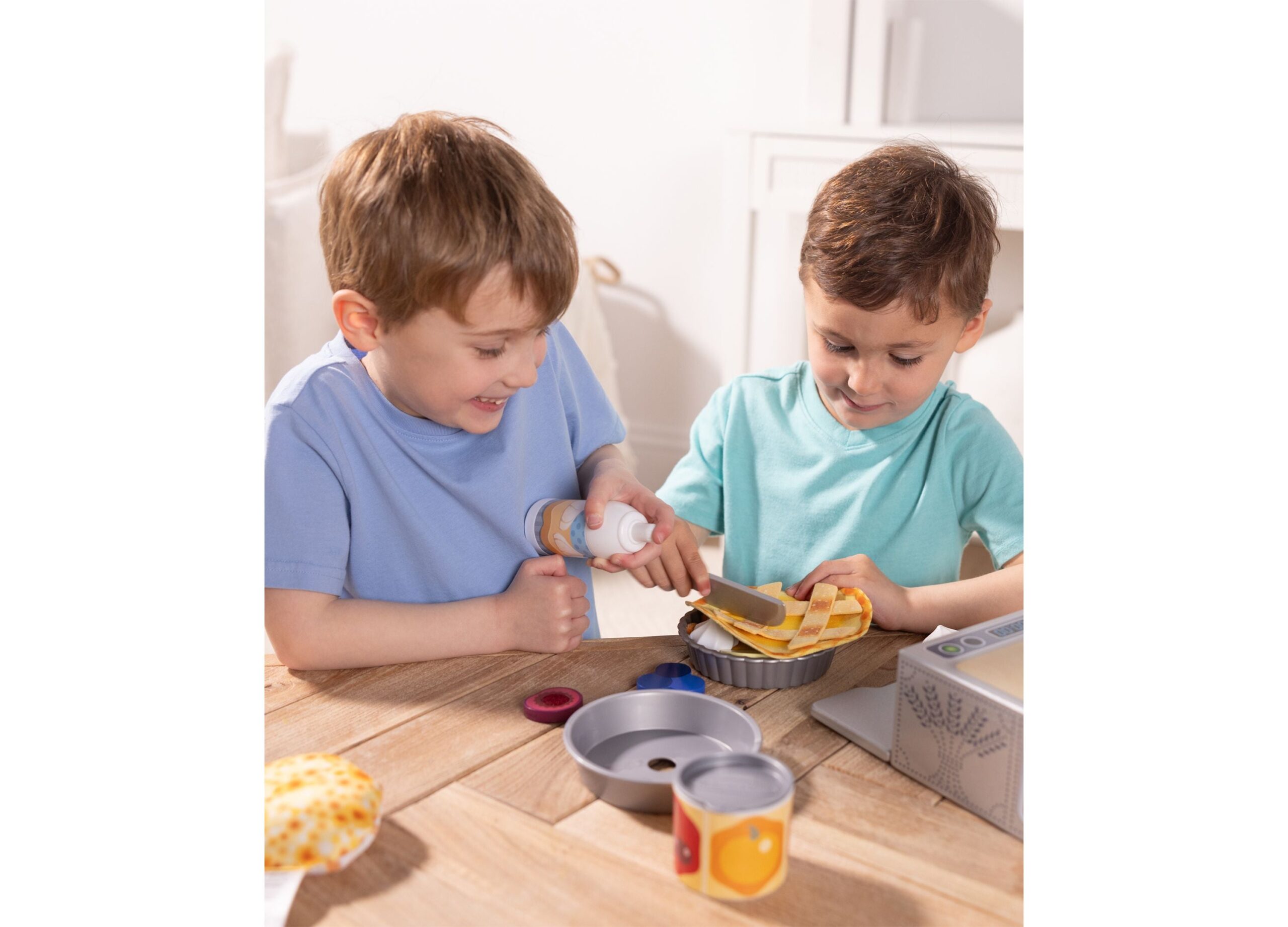 Melissa & Doug Doughlicious Cook, Bake & Serve Pretend Play Set - Image 3
