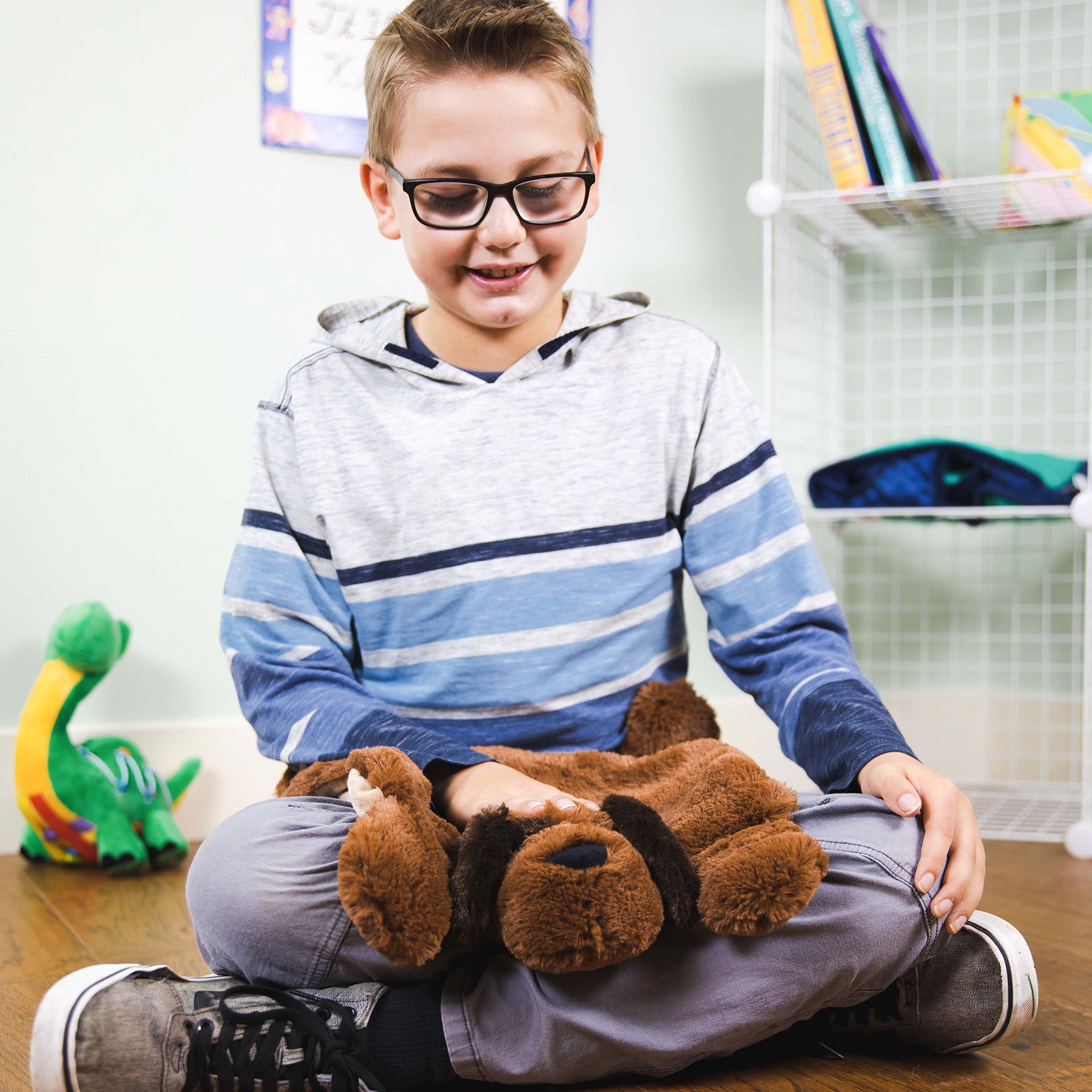 Bouncyband Happy Hugs Weighted Sensory Bulldog Plush - Image 7