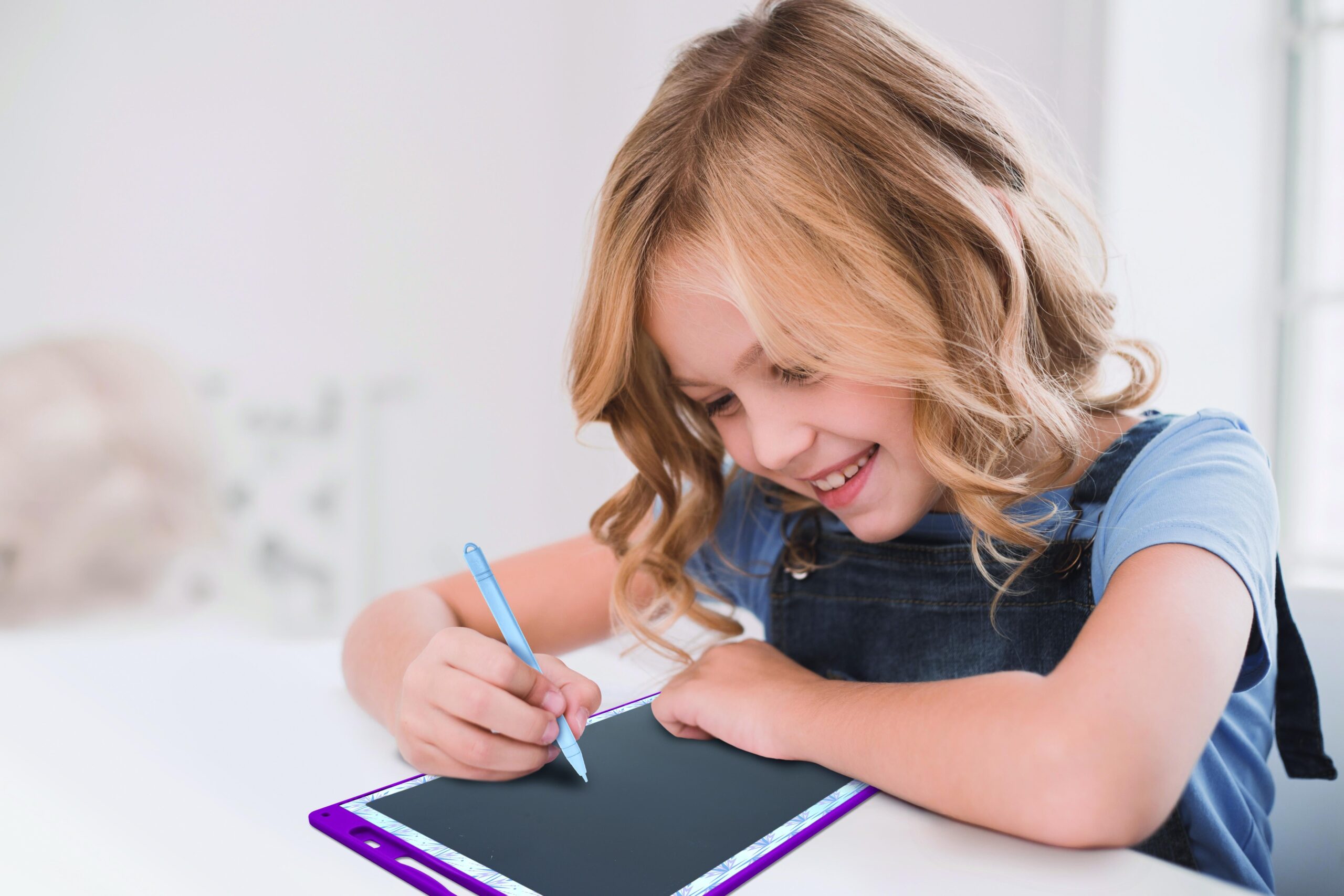 ArtZone Multicolor 11'' E-Ink Learning Tablet with Stencils - Frozen Theme - Image 6