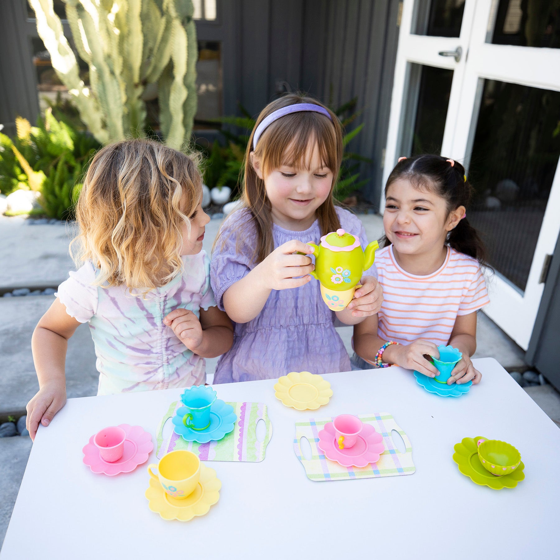 Educational Insights Teacup Pile-Up! Relay Race Game - Image 6