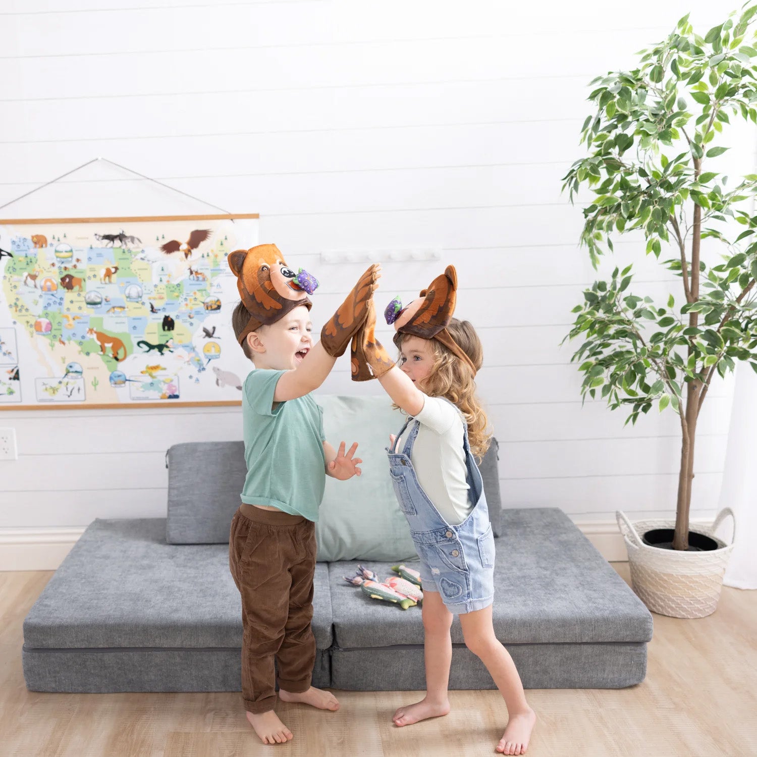 Melissa & Doug Yellowstone Grizzly Bear Pretend Play Set - Image 6
