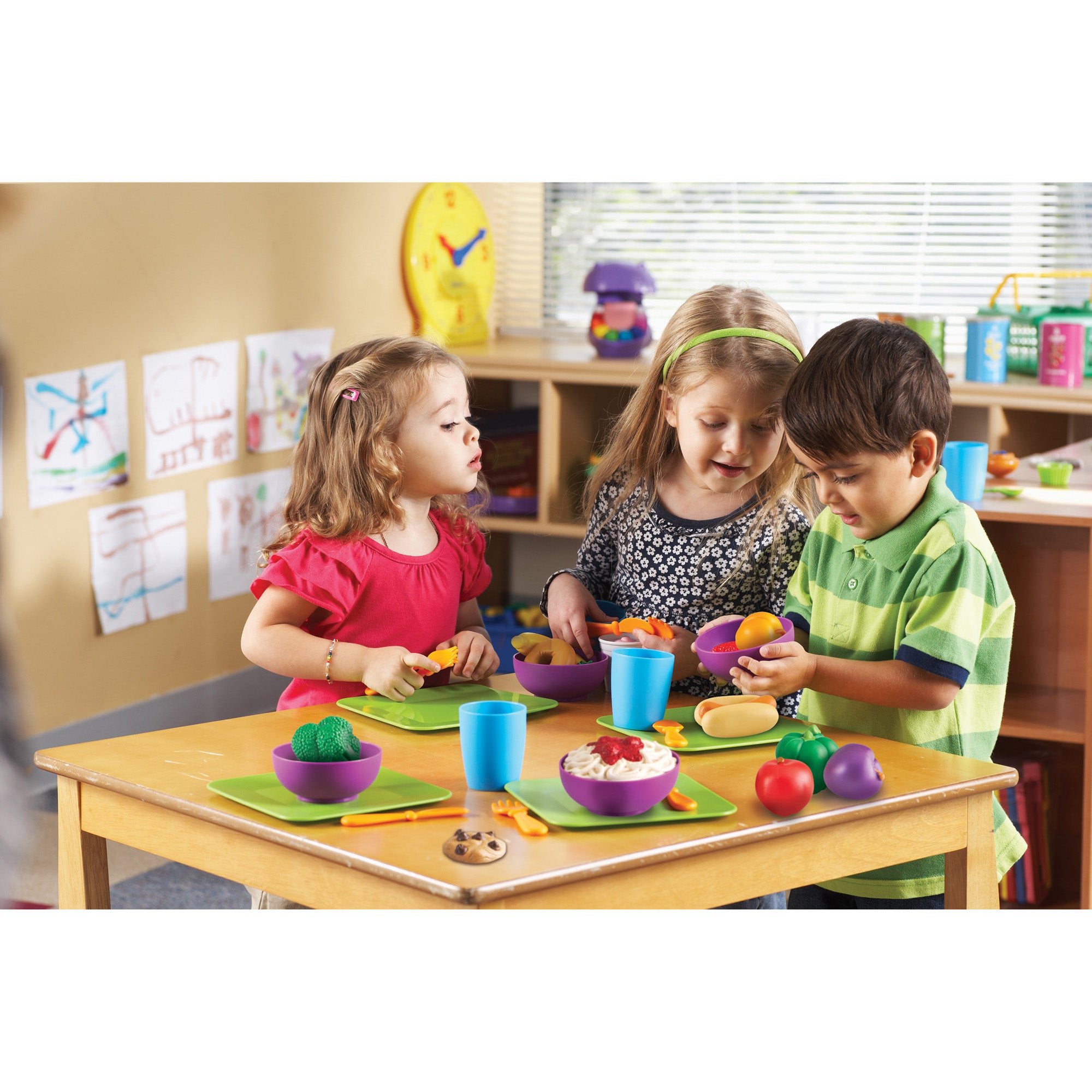 Learning Resources New Sprouts Play Food Set - Classroom Assortment in Large Tote - Image 4