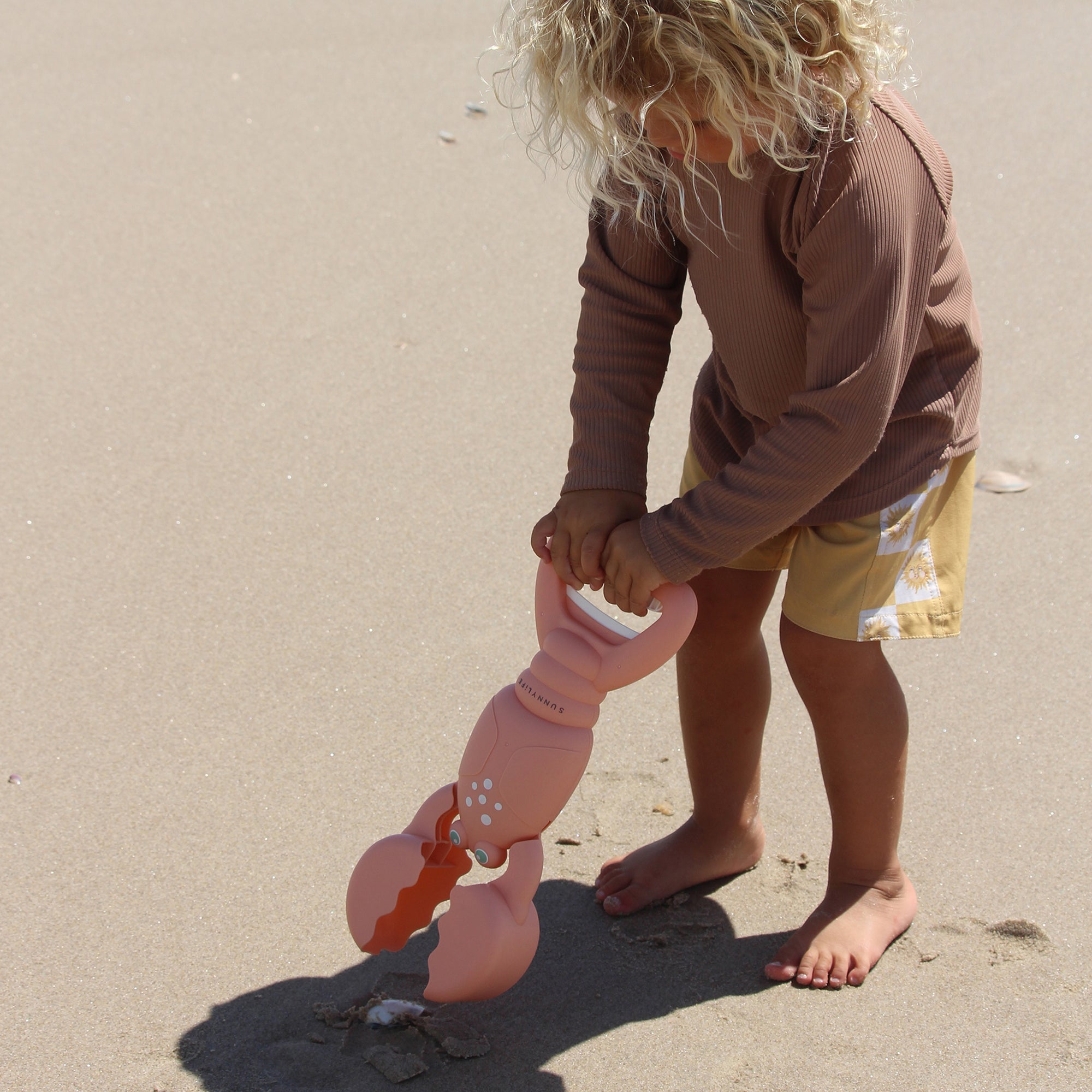 Sunnylife Sand Claws Lobster Coral - Beach Scoop & Play Toy - Image 3