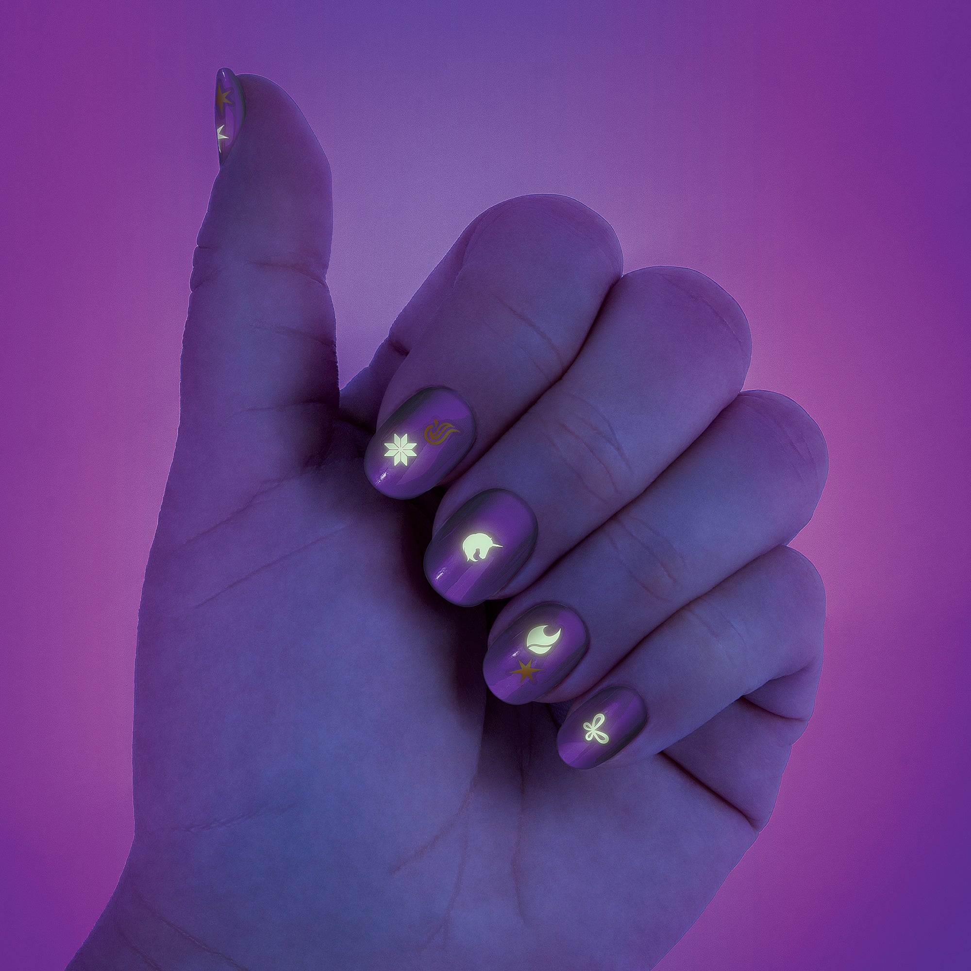 Make It Real Unicorn Academy Star Stables Fountain Nail Spa Kit ?C Bubble Soak, Polish & Glow Decals - Image 5
